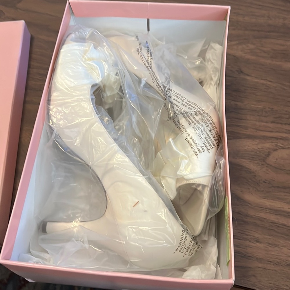 Nine dyable shoes